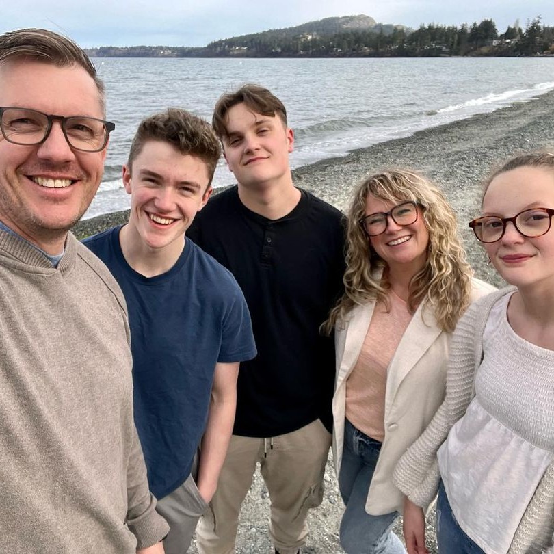 @art.of.hart  is coming to lead worship at our upcoming Healing Conference with @chuckparry  in 37 days! Shawna, Tim and the boys will be our worship team at our upcoming conference called "A Prayer of Faith | Healing Conference" Do you have your tickets? Are you planning on coming? We are looking forward to hosting these incredible people in Kelowna and we want as many people to benefit from their ministry as possible.  Help spread the word, share this link: https://bit.ly/ChuckParry 
.
.